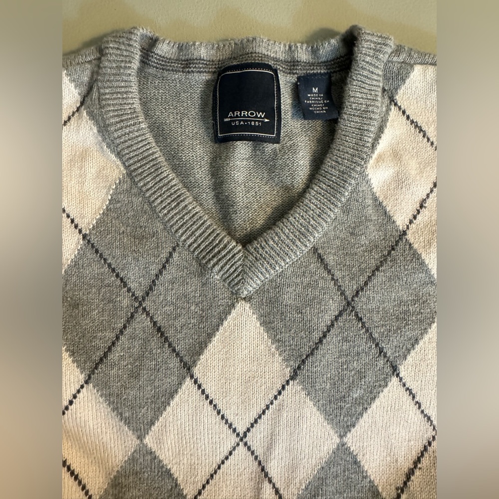 Arrow USA 1851 Sweater Men’s M Gray/White Argyle Diamond  V Neck Long Sleeve. - Picture 6 of 6